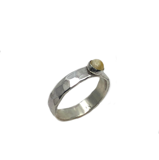 Gehämmerter Bernstein-Ring "Liat" aus Silber