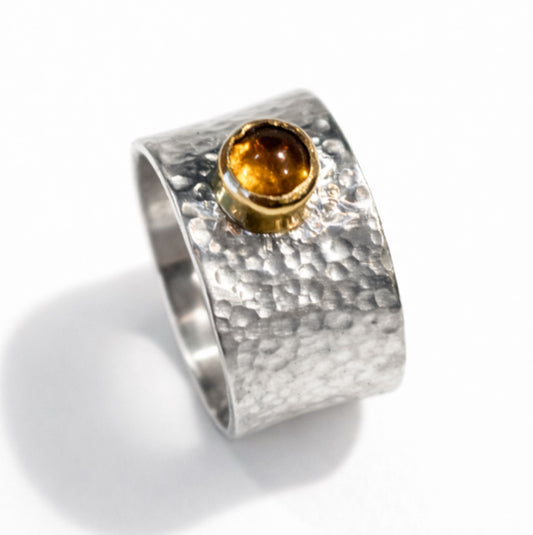 Damenring aus Silber mit Citrin in der Goldfassung
