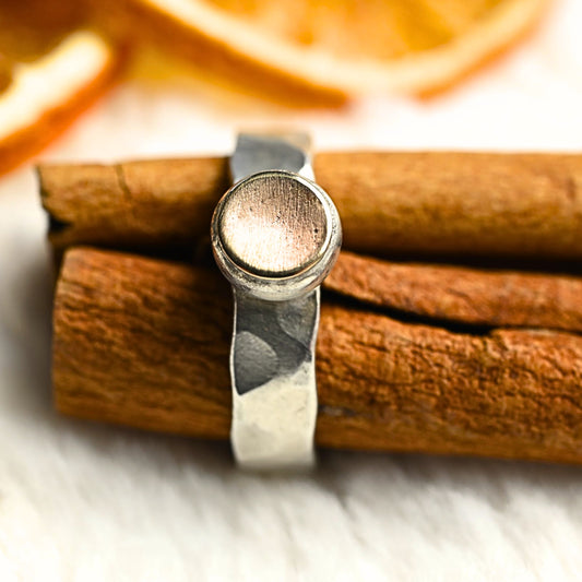 Gehämmerter Ring "Vardit" aus Silber und Gold