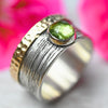 Silberring "Yarden" mit Peridot & gehämmerter Goldkante – Damenring im Bicolor-Design