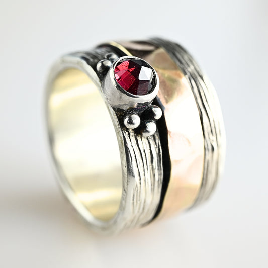 Massiver Bicolor Ring "Einat" mit Granat-Stein