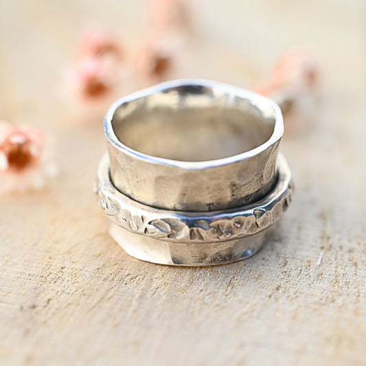 Breiter Meditationsring aus Silber – Damenring mit beweglicher Schiene "Avigail"