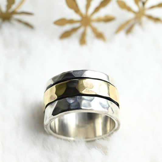 Breiter Bicolor Drehring aus Silber & 333 Gold – Damenring & Partnerring "Yuval"