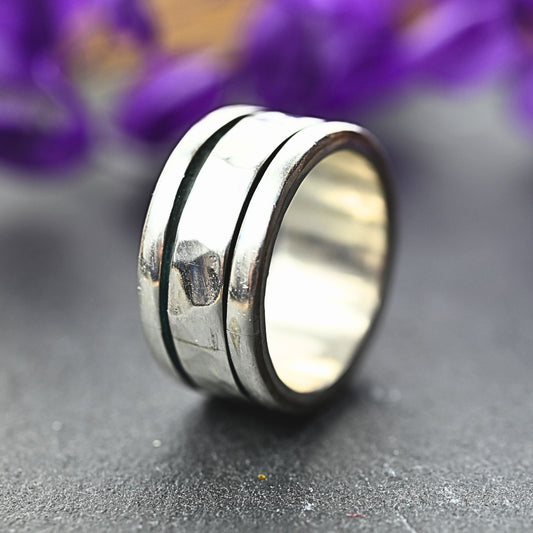 Gehämmerter Drehring "Tal" aus 925 Silber