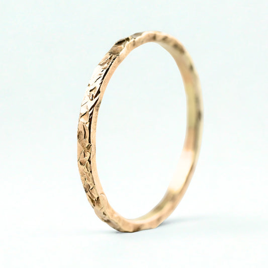 Feiner Goldring gehämmert "Elinor"