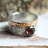 Breiter Silberring mit Granat – Bicolor Damenring "Efrat"