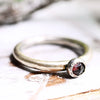 Dezenter Granat Ring "Yaara" aus 925er Silber
