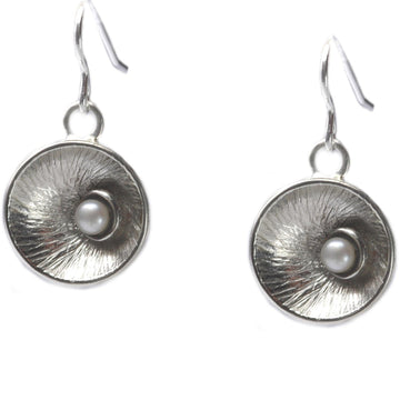 Muschelförmige Perlen-Ohrringe 925er Silber