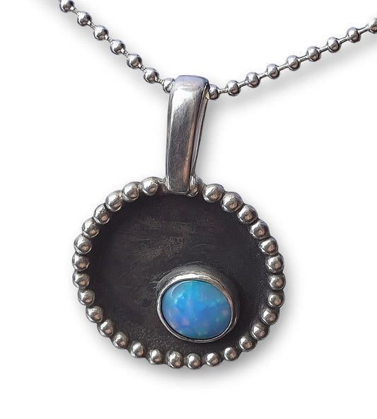 Silberanhänger synthetischer Opal