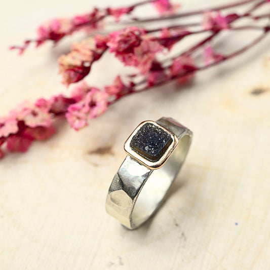Bicolor-Ring mit Quarz-Druse "Chana" – Silberring mit Goldfassung
