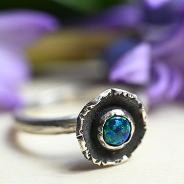 Blau-grüner Opalring „Gal“ – handgeschmiedeter Damen-Silberring