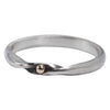 Schmaler Silberring "Vered" mit goldenem Punkt