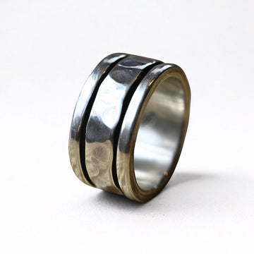 Gehämmerter Drehring "Tal" aus 925 Silber