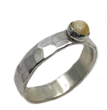 Gehämmerter Bernstein-Ring "Liat" aus Silber