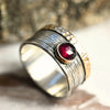 Breiter Silberring mit Granat – Bicolor Damenring "Efrat"