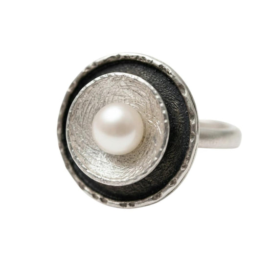 Damenring aus 925 Silber mit weißer Perle und schwarzer Oxidierung