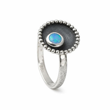 Handgefertigter Damenring aus 925 Silber mit synthetischem Opal