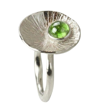 Silberring "Linoy" mit Peridot – Damenring in modernem Stil