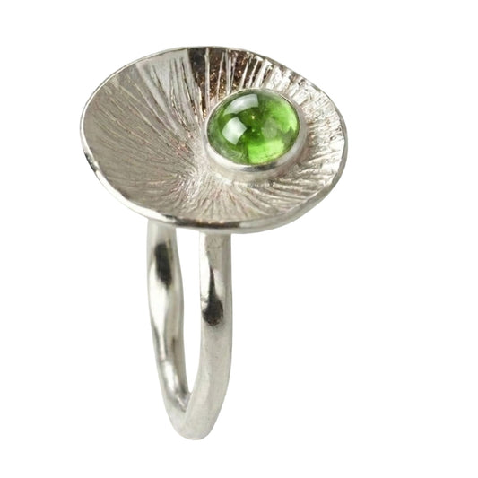 Silberring "Linoy" mit Peridot – Damenring in modernem Stil